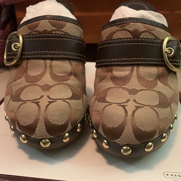 Coach Willow heels with signature “C” design - Picture 7 of 10